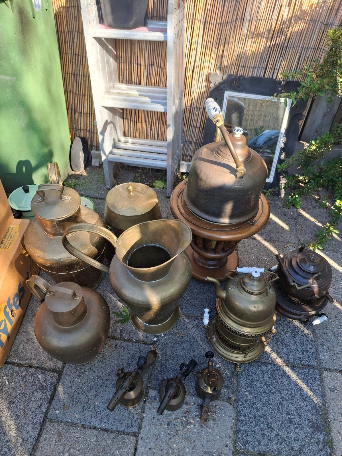 Diverse antieke koperen en bronzen voorwerpen, Ophalen