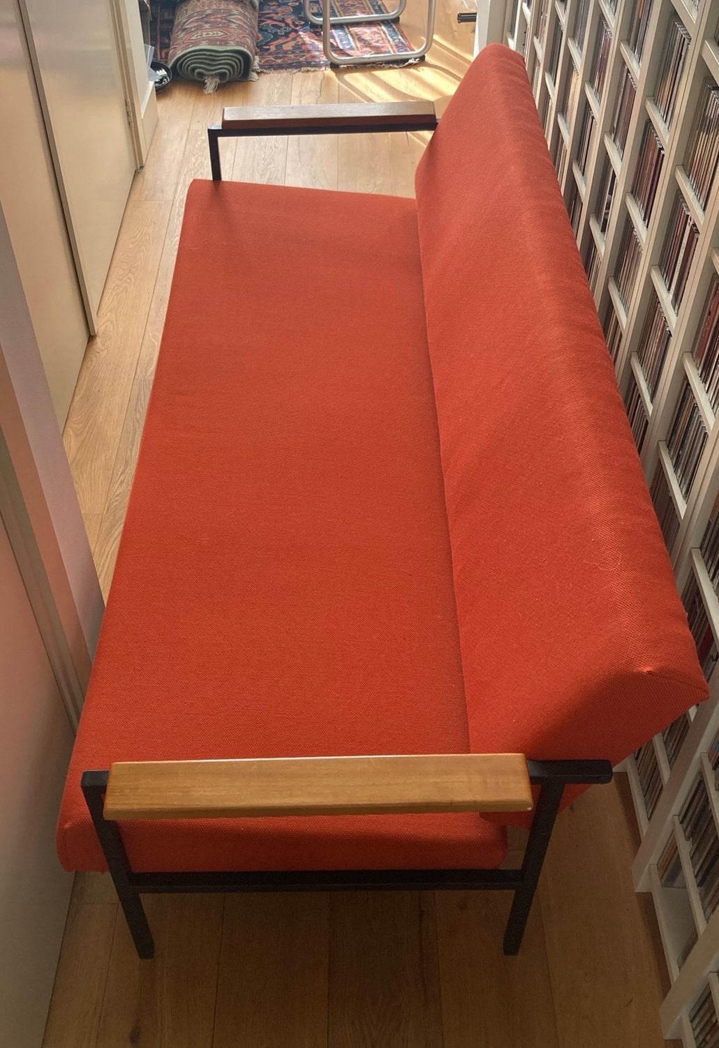 Fraaie oranje design 3zits bank - stijl Gispen - puike staat, Huis en Inrichting, Banken | Bankstellen, Ophalen, Gispenstijl, 150 tot 200 cm