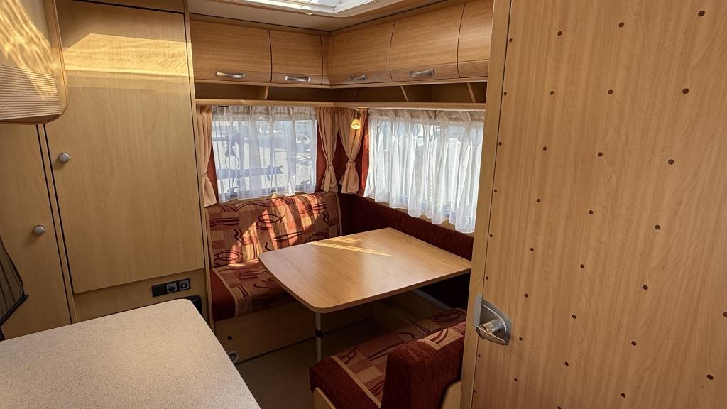 Dethleffs Camper 440 DB bouwjaar 2008 met voortent en luifel, Caravans en Kamperen, Caravans, Schokbreker, Bedrijf, Treinzit, 750 - 1000 kg