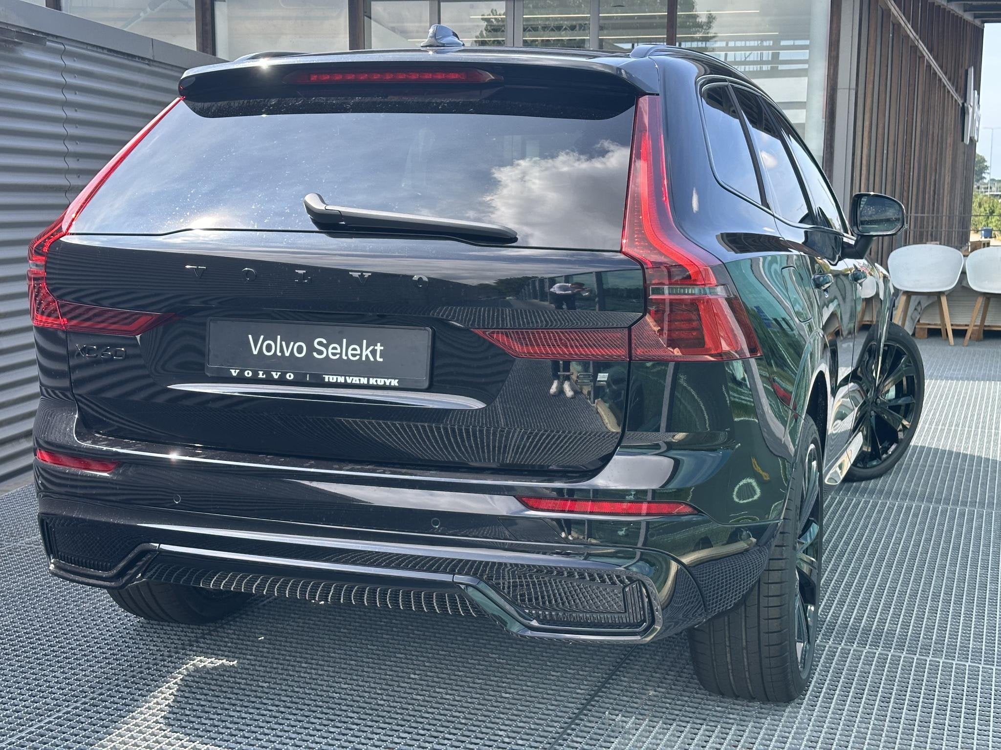 Volvo XC60 2.0 T8 Plug-in hybrid AWD Ultra Black Edition / P, Automaat, Gebruikt, 4 cilinders, Zwart