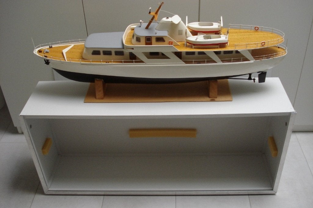 Luxe jacht Orion 1:50 vaarklaar incl. verlichting en accu, Hobby en Vrije tijd, Modelbouw | Boten en Schepen, Zo goed als nieuw