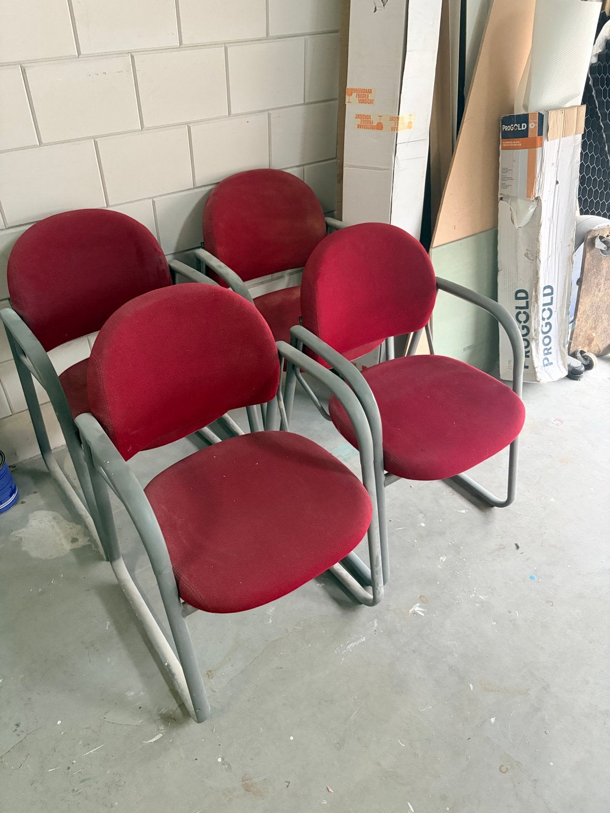 Set van 4 rode vergaderstoelen - Gebruikt, Ophalen, Gebruikt, Vier, Metaal