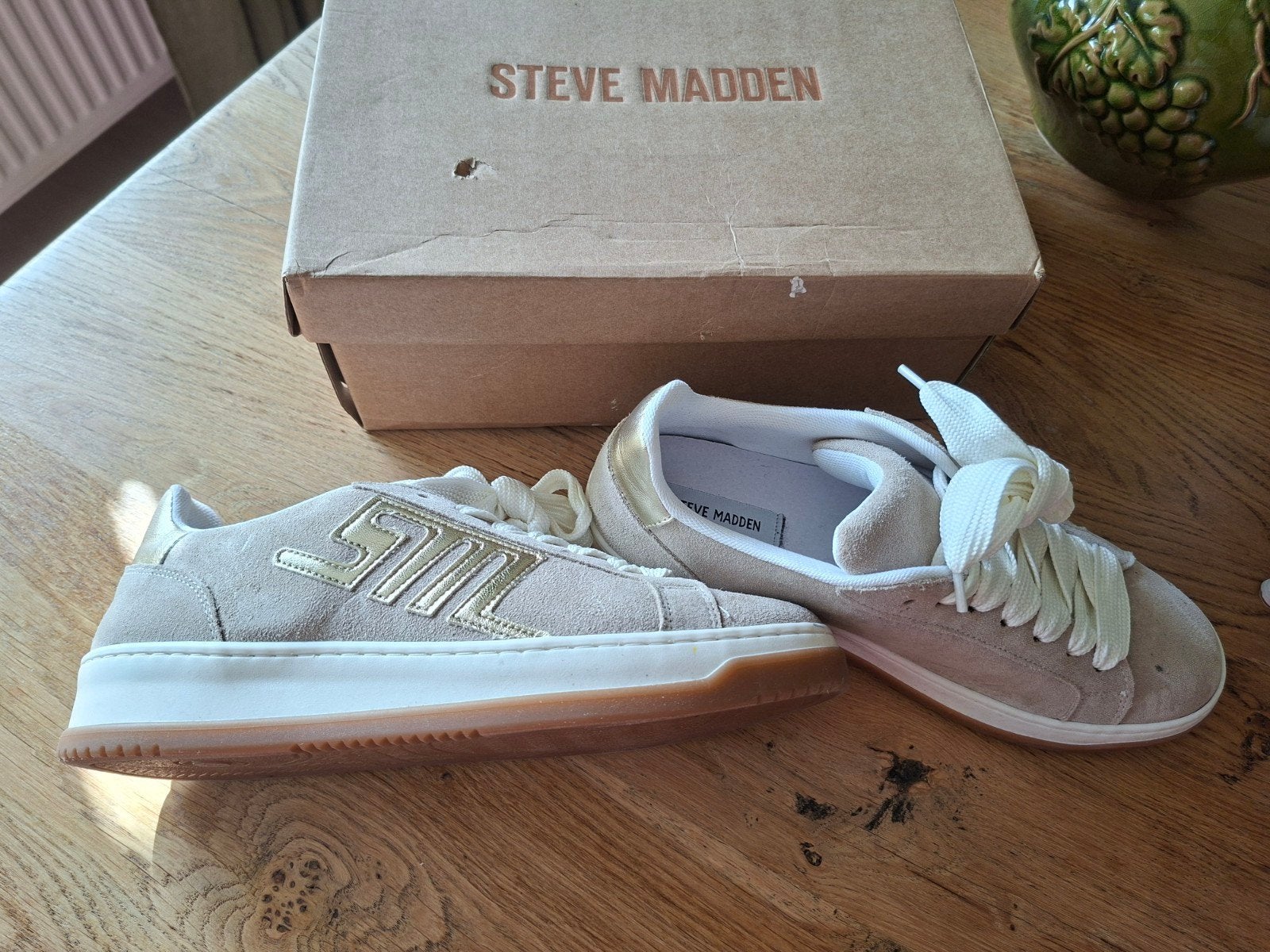 Steve Madden sneakers maat 42 met lichte vlekjes, Ophalen, Beige, Steve Madden, Sneakers of Gympen