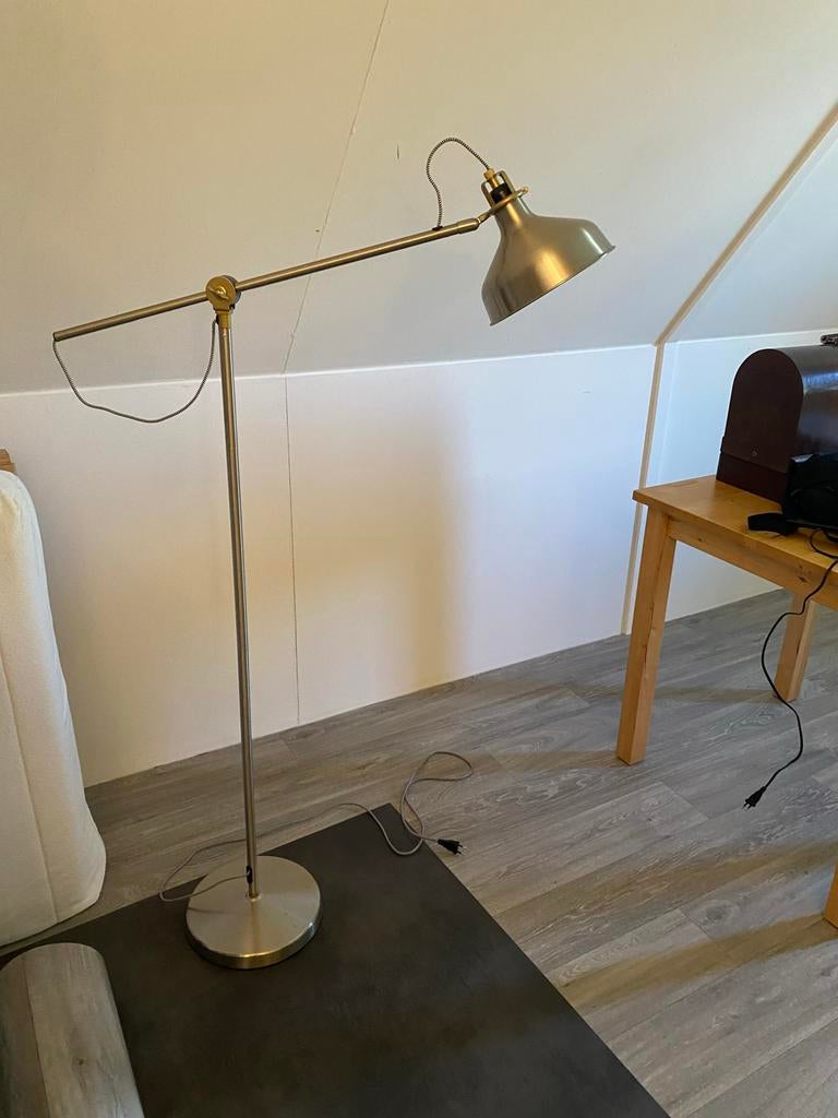 IKEA vloerlamp, verstelbaar, geborsteld metaal, Ophalen, Zo goed als nieuw, Metaal, 150 tot 200 cm