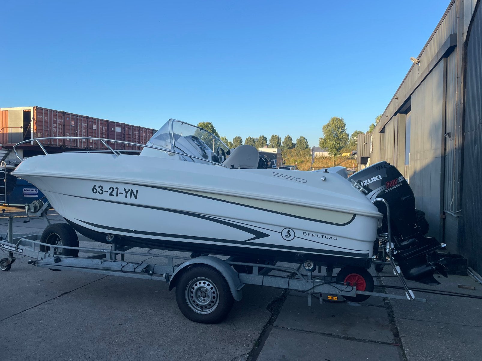 Mooie Beneteau Flyer 550 Sundeck + 90 pk Suzuki, Viertaktmotor, Zo goed als nieuw, 90 pk, Ophalen