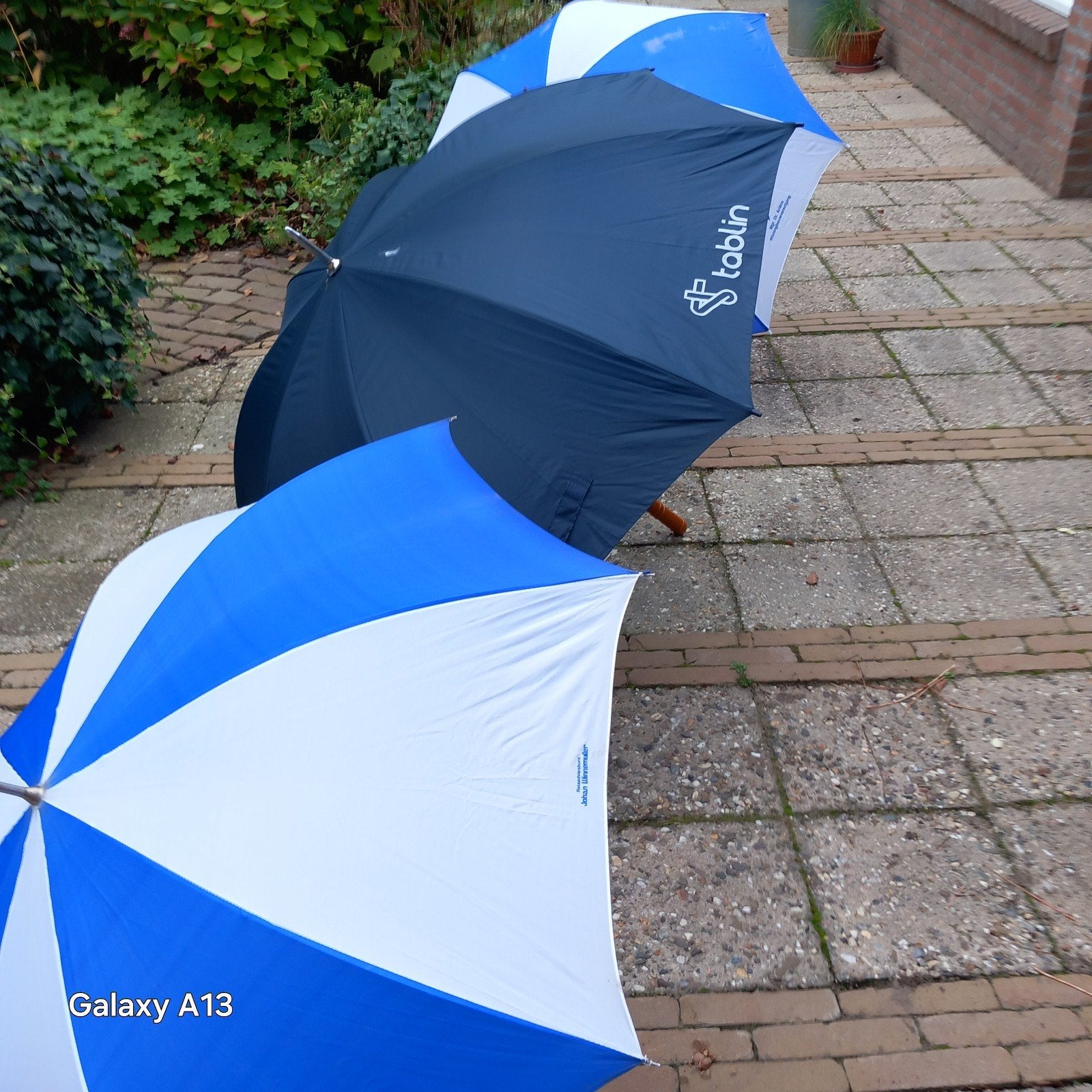 Mooie, handige paraplu voor zon en regen - groot formaat, Ophalen, Gebruikt, Blauw