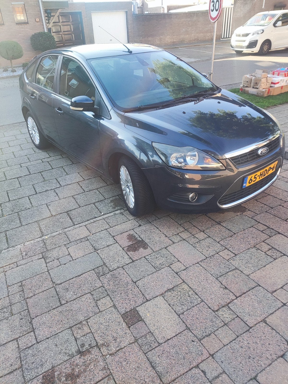 Ford Focus 1.6 74KW 5D 2008 Grijs, 1596 cc, 15 km/l, 4 cilinders, 49 €/maand