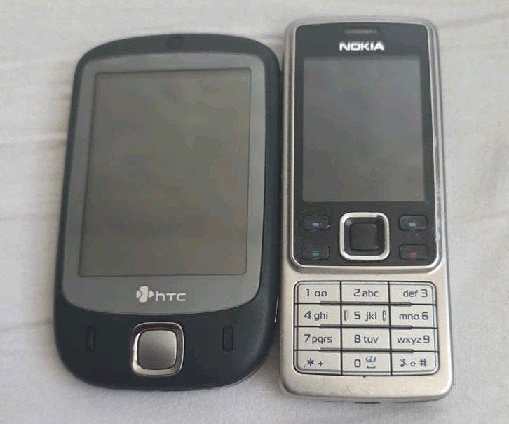 Twee oude mobiele telefoons te koop, Telecommunicatie, HTC, Gebruikt, Zwart, 3 tot 6 megapixel