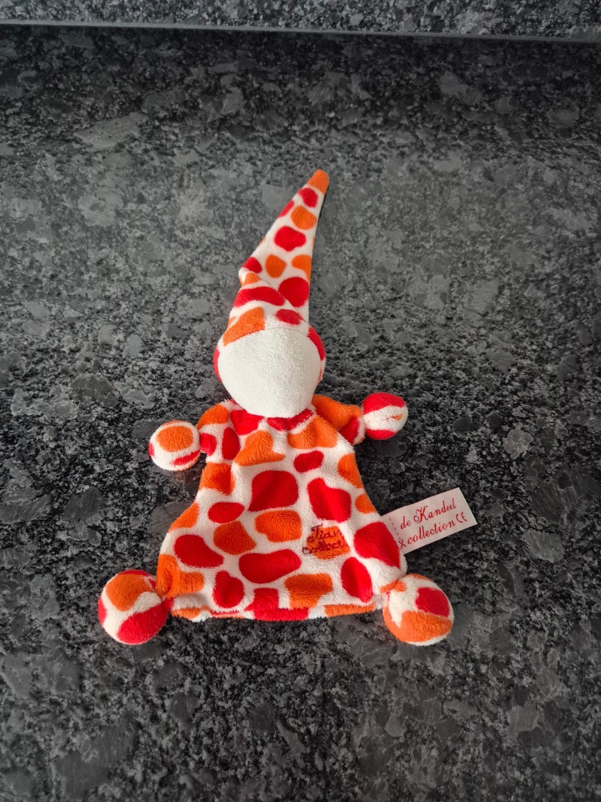 Tiamo Collection / De Kandeel - Knuffelpopje rood/oranje, Ophalen of Verzenden, Overige typen