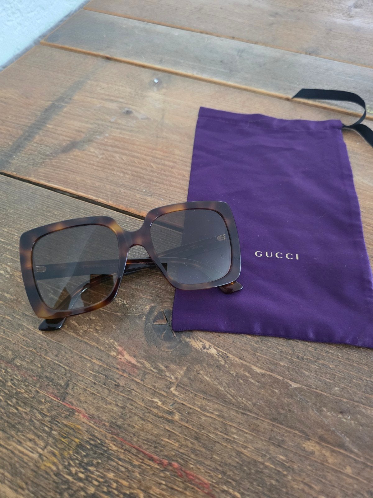 Stijlvolle Gucci zonnebril met tortoise montuur, Overige merken, Zonnebril, Bruin, Ophalen of Verzenden