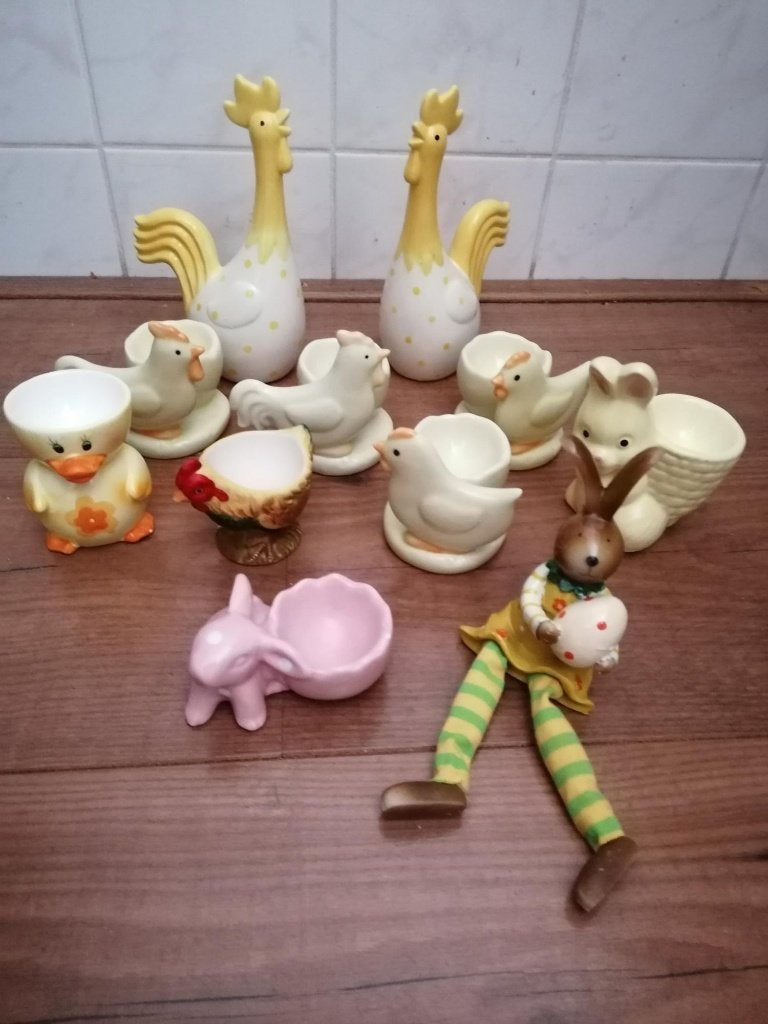 PASEN - 8 leuke eierdoppen, 2 kippen, paashaas en kip-kaars, Diversen, Pasen, Ophalen of Verzenden