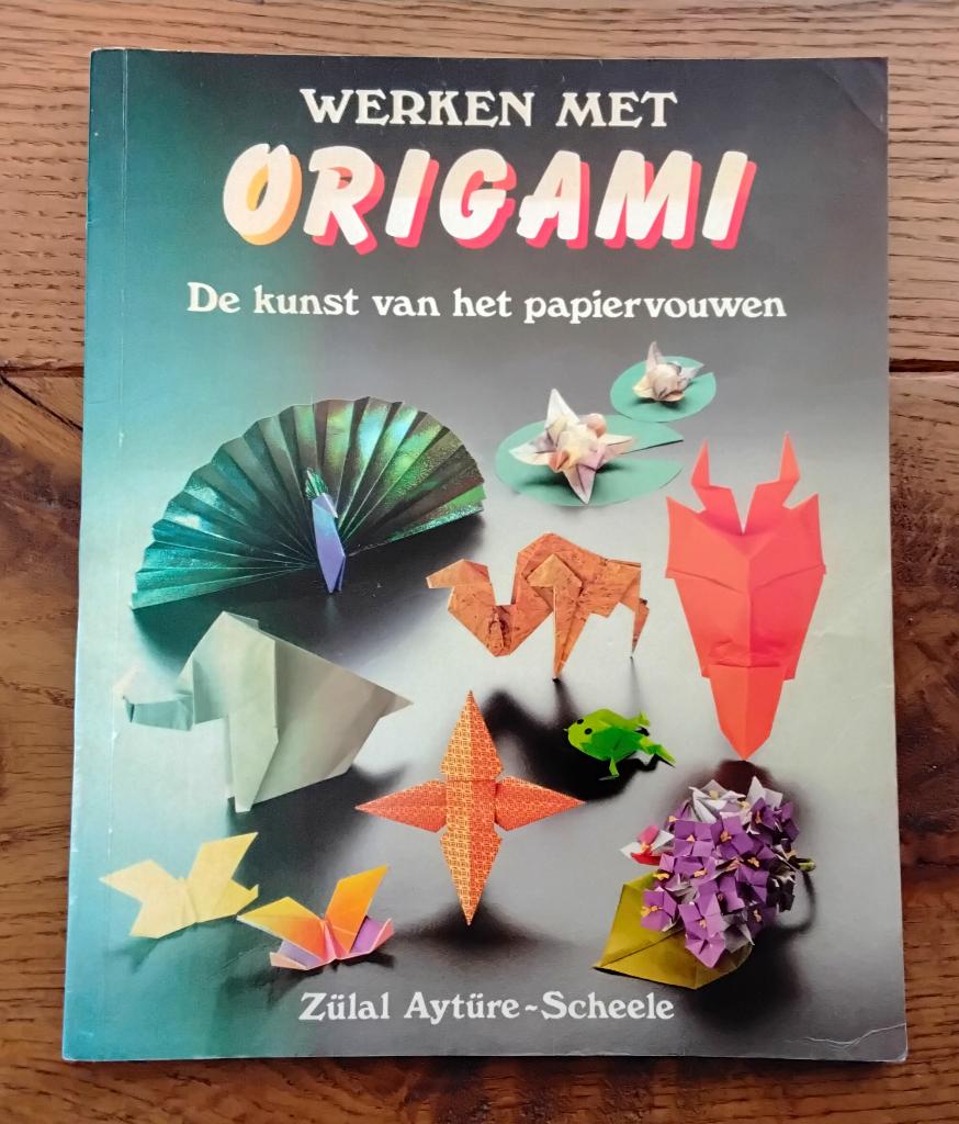 Werken met origami - de kunst van het papiervouwen, Ophalen of Verzenden, Gebruikt, Knutselen