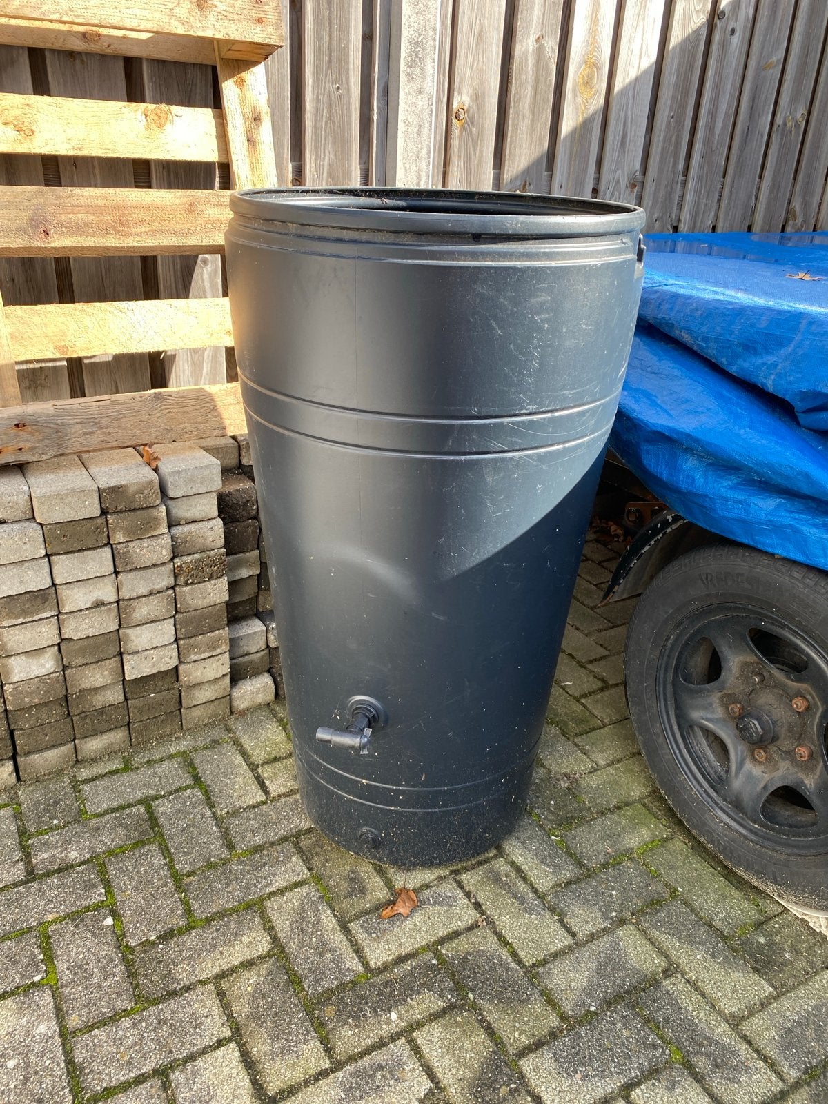 Regenton met aansluiting en kraantje, Tuin en Terras, Ophalen, Kunststof, Gebruikt, Met kraantje