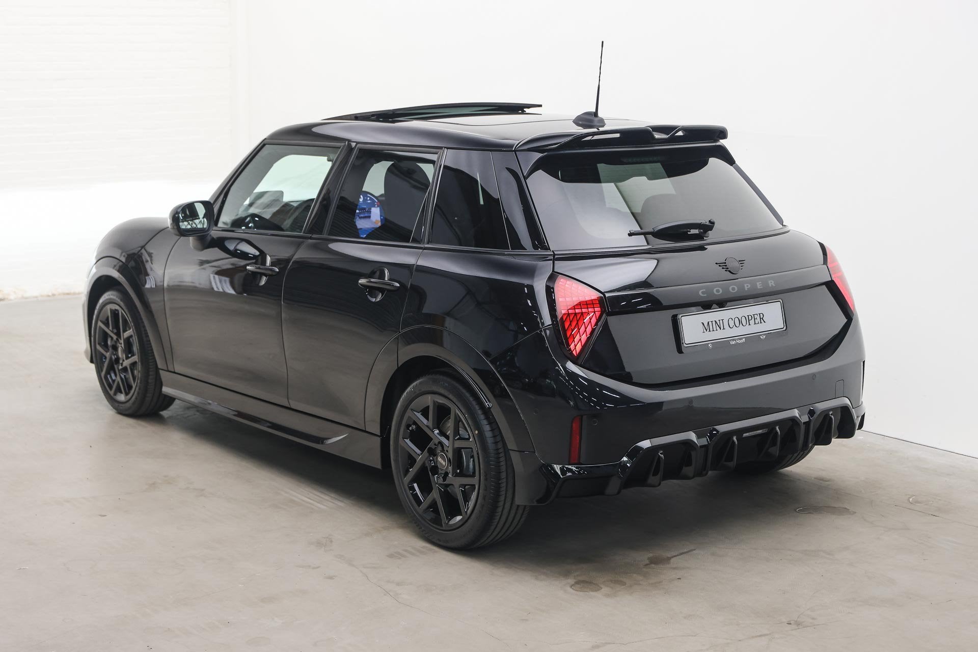 MINI Hatchback Cooper C Automaat / John Cooper Works / Pakke, Auto's, Mini, 156 pk, Lane Departure Warning, Zwart, Leder