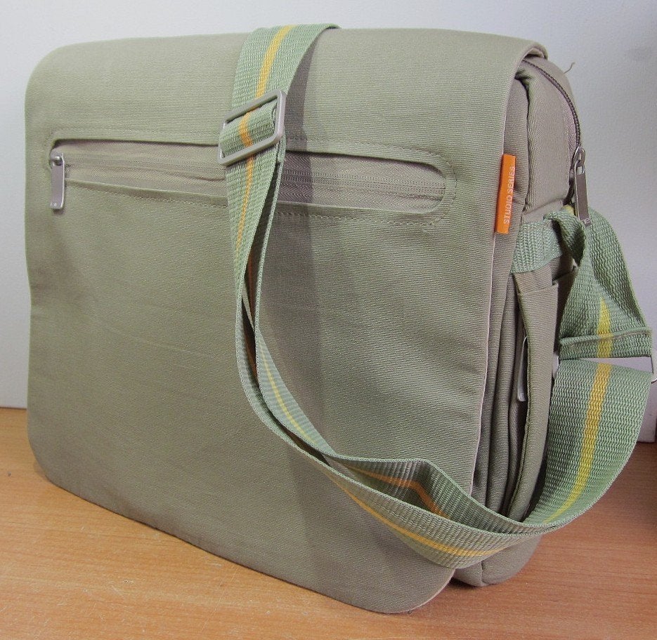 BELKIN Neu Elements Studio Series Laptoptas, nieuwstaat, Ophalen, Groen, Tabletvak, 17 inch of meer