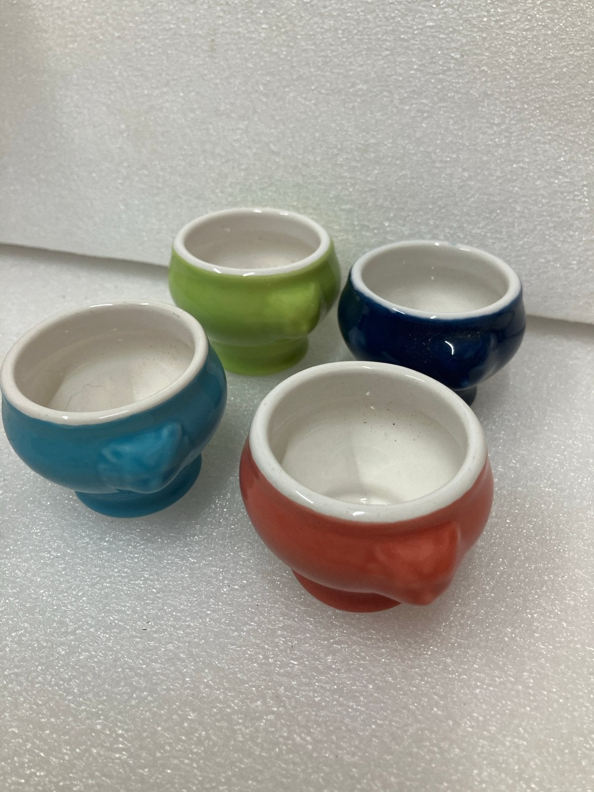 Set van 31 Leeuwenkop Dipsaus Bakjes - Diverse Kleuren, Keramiek, Nieuw, Ophalen of Verzenden, Kom(men)