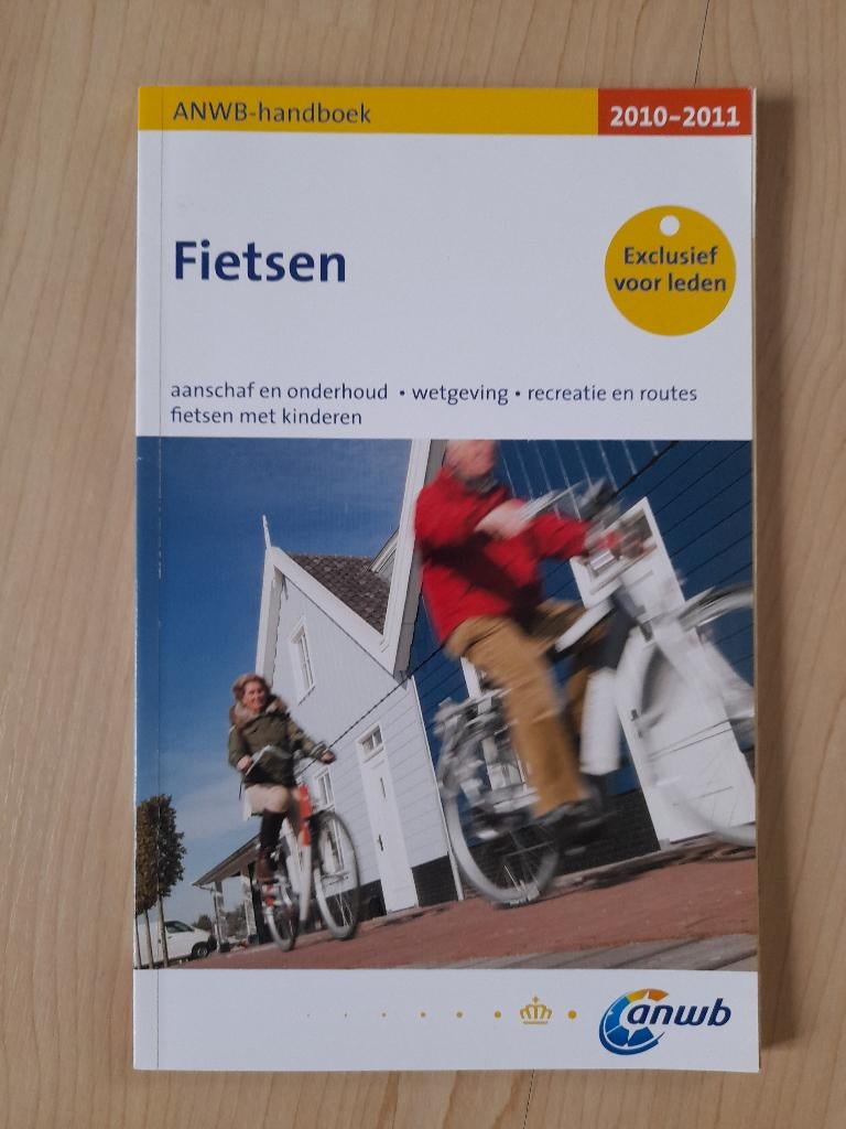 FIETSEN  ANWB HANDBOEK 2010-2011, Ophalen of Verzenden, Zo goed als nieuw, Overige onderwerpen