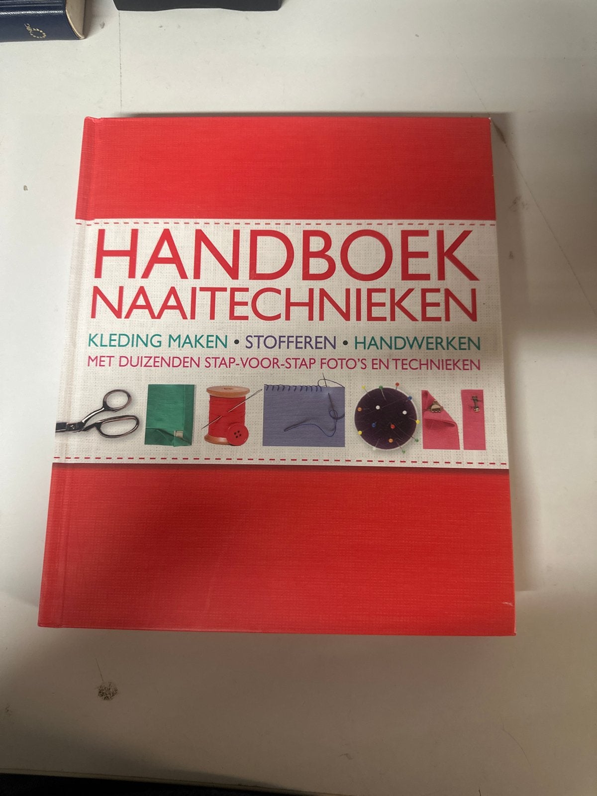 Handboek Naaitechnieken - Kleding maken, stofferen, handwerk, Ophalen of Verzenden, Zo goed als nieuw, Borduren en Naaien