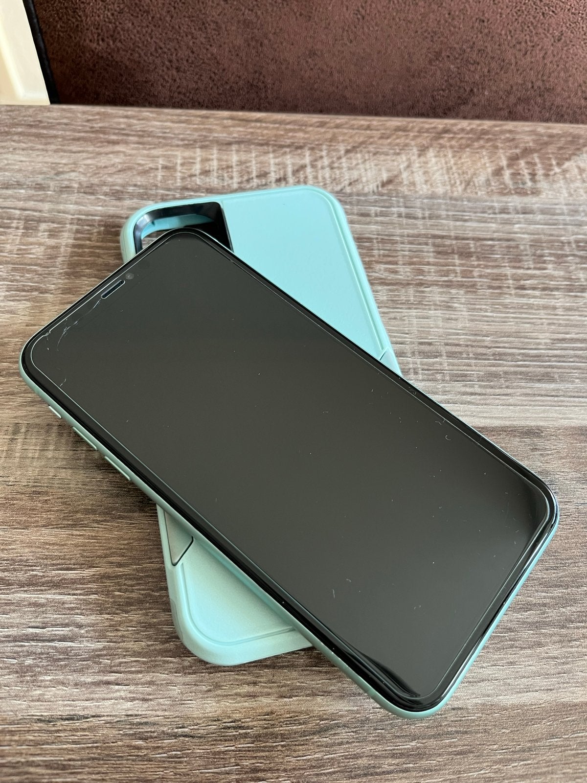 iPhone 11 (128GB) Groen met OtterBox hoesje, Kunststof, IPhone 11, Gebruikt, Hoesje of Tasje