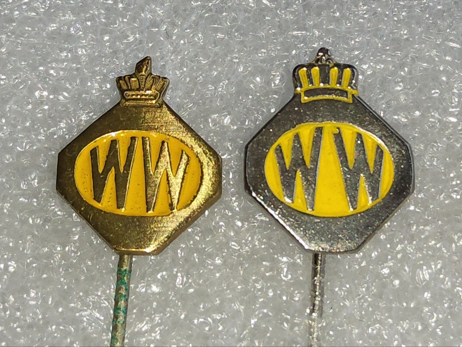 2 Speldjes WW Wegenwacht - Vintage ANWB Pins, Ophalen of Verzenden, Gebruikt, Overige onderwerpen, Speldje of Pin