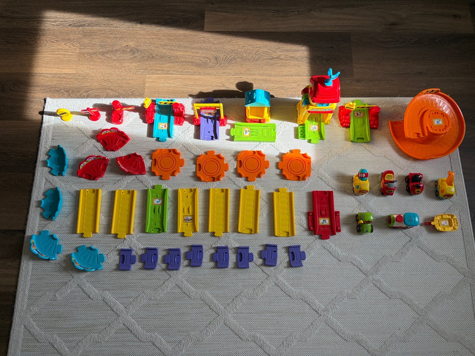 VTech Toet Toet Auto's en Trein met Baandelen en Station, Ophalen of Verzenden, Gebruikt, Overige typen, Met licht