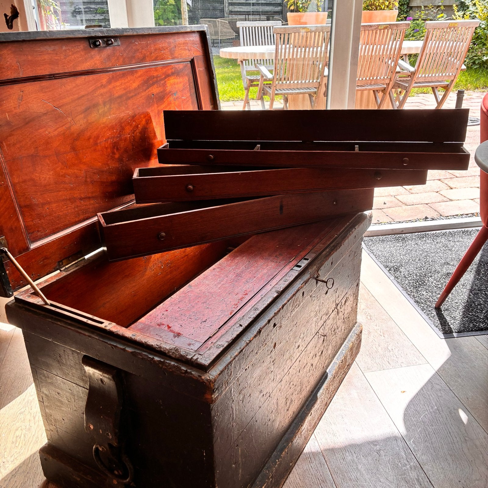 Antieke houten kist met uitschuifbare vakken, Ophalen of Verzenden