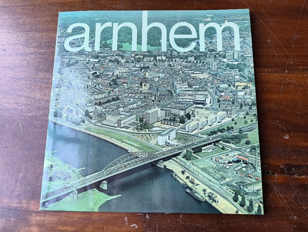 Arnhem boek werk en lp in een, Ophalen of Verzenden, 20e eeuw of later, Gelezen
