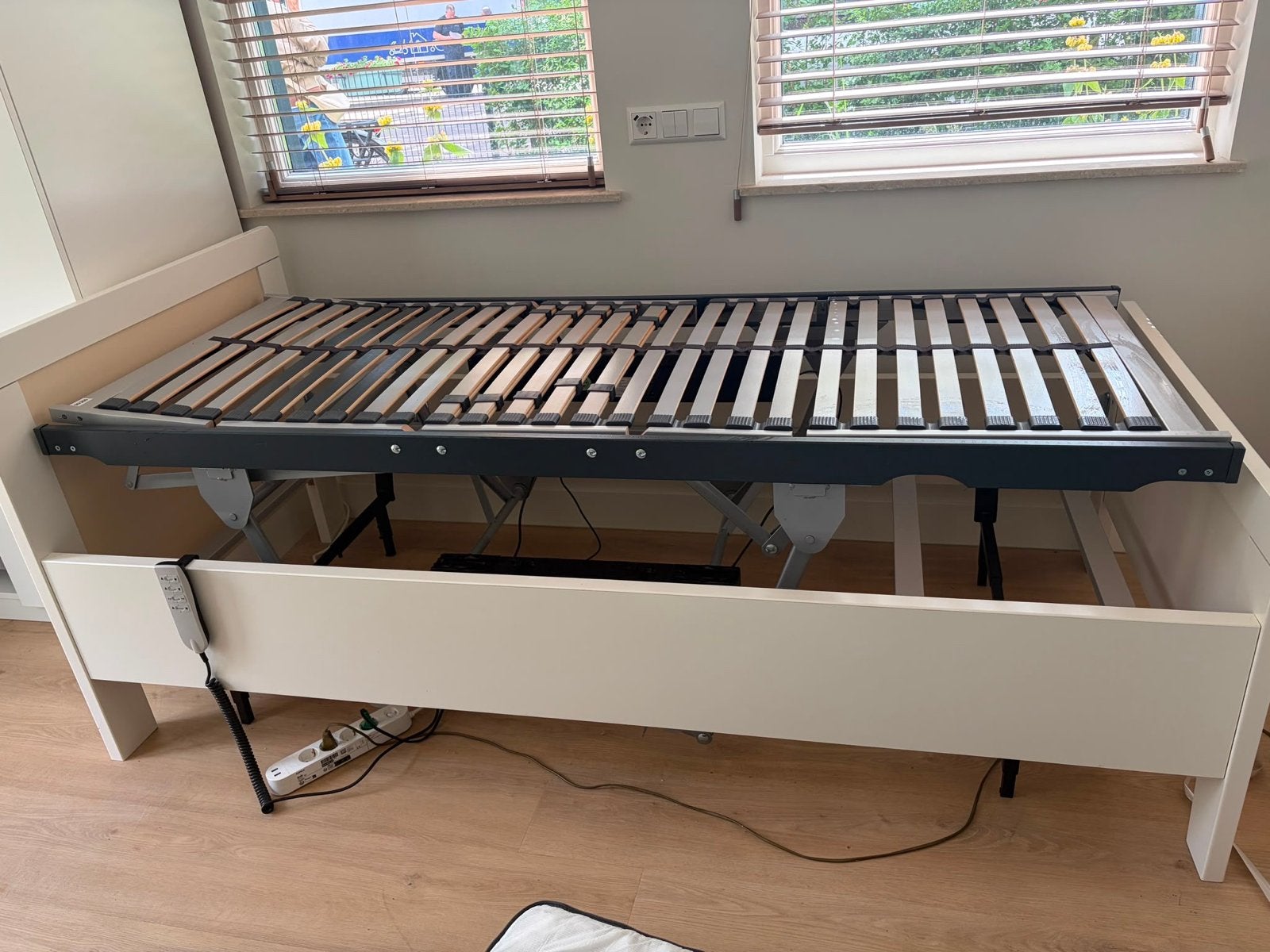 Seniorenbed, elektrisch verstelbaar, z.g.a.n., Ophalen, Verstelbaar, 90 cm, Eenpersoons