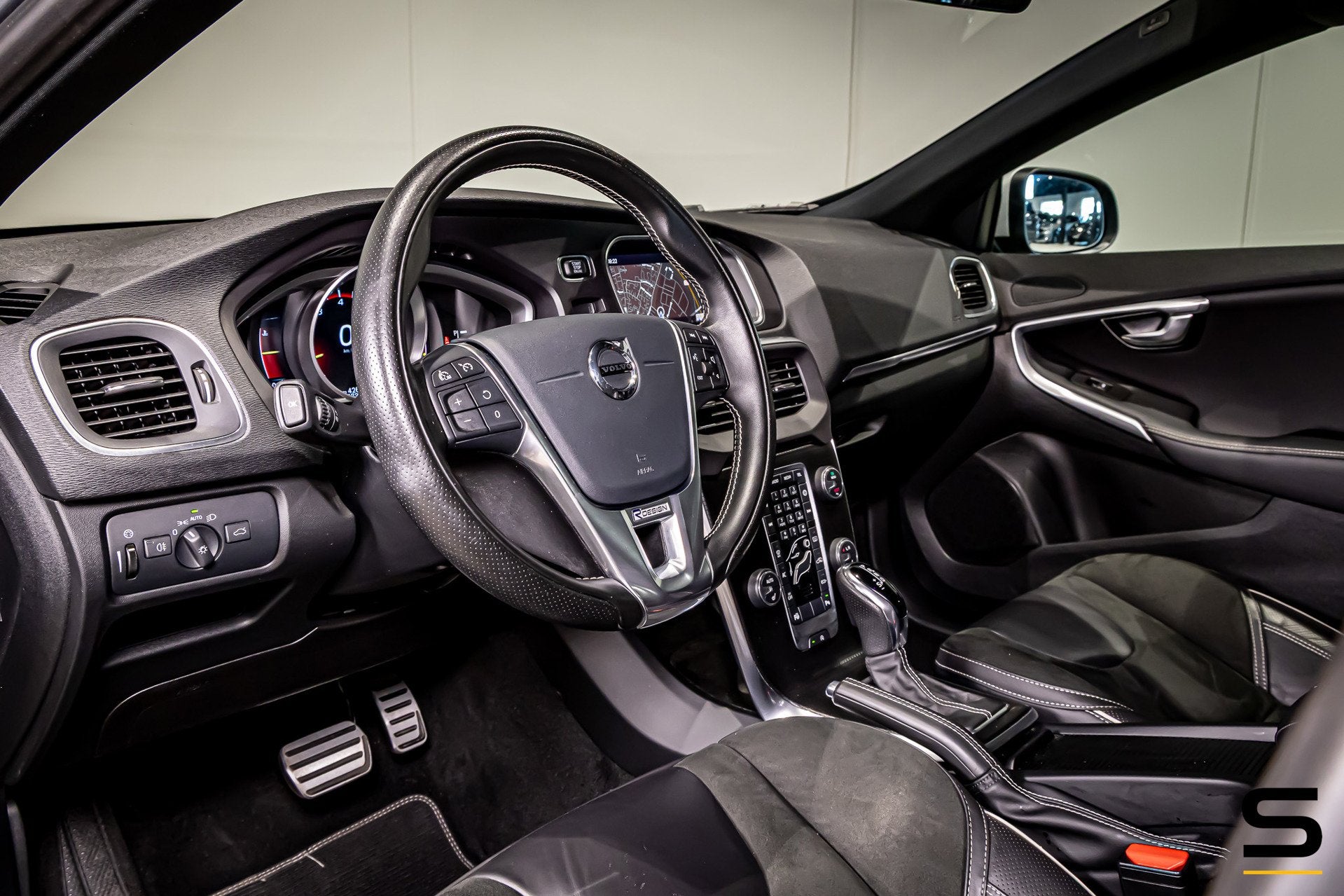 Volvo V40 1.5 T3 Polar+ Sport|R-Design|Cam|Pano|H&K|NAP|2e e, Auto's, Volvo, Dealer onderhouden, 4 cilinders, 700 kg, Origineel Nederlands
