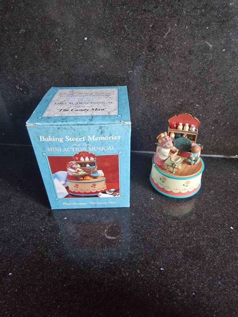 Vintage Enesco Muziekdoos Muizen Bakken Candy Man 1995, Verzamelen, Overige Verzamelen, Ophalen of Verzenden