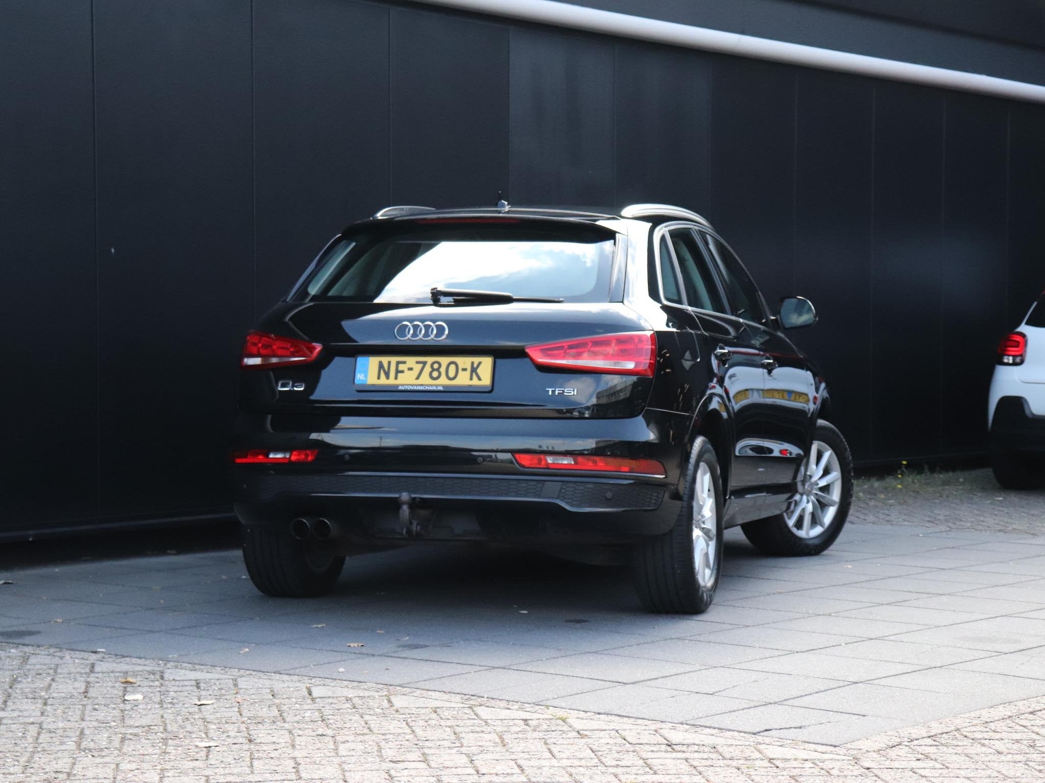 Audi Q3 1.4 TFSI CoD Adrenalin | AUT. | PDC | TREKHAAK | NAV, 4 cilinders, 150 pk, Zwart, Origineel Nederlands