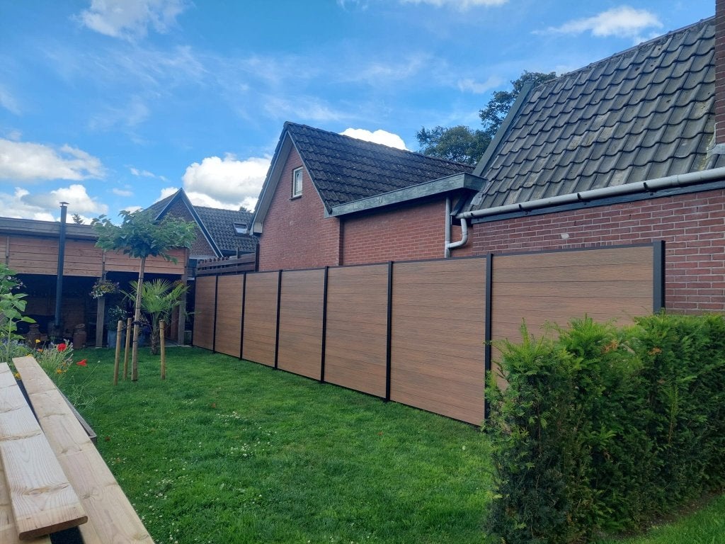 TWEEDE KANS - Composiet schutting Teak - Ruim 13 meter, Tuin en Terras, Schuttingen, Kunststof, 6 meter of meer, Vlotbrugweg 19