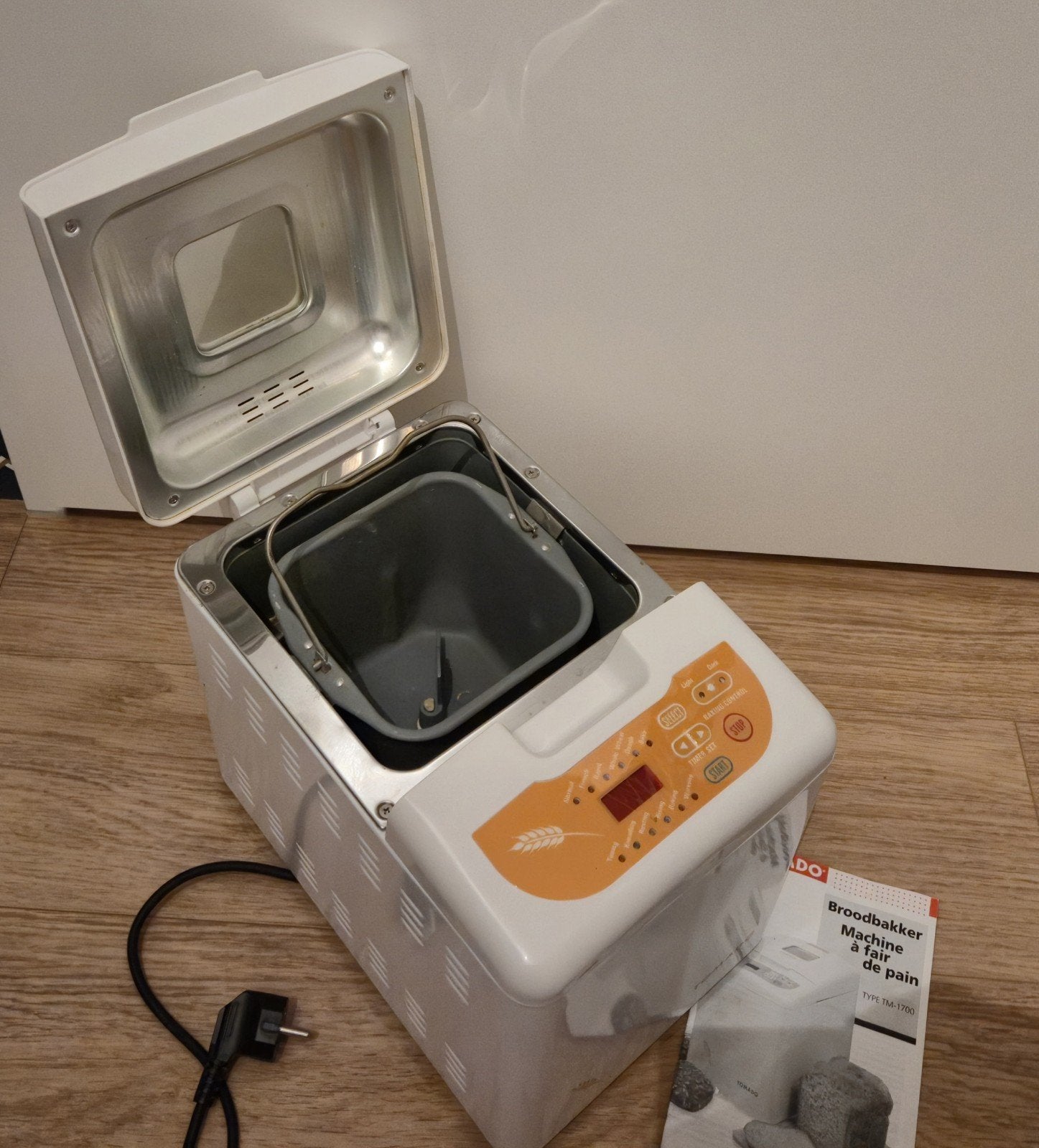 tomado broodbakmschine, Witgoed en Apparatuur, Broodbakmachines, 400 tot 800 gram deeg, Ophalen, Gebruikt