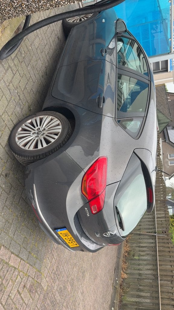 Opel Astra 1.6 Ecotec 85KW 5D 2013 Grijs, Auto's, Voorwielaandrijving, 15 km/l, 1250 kg, 680 kg