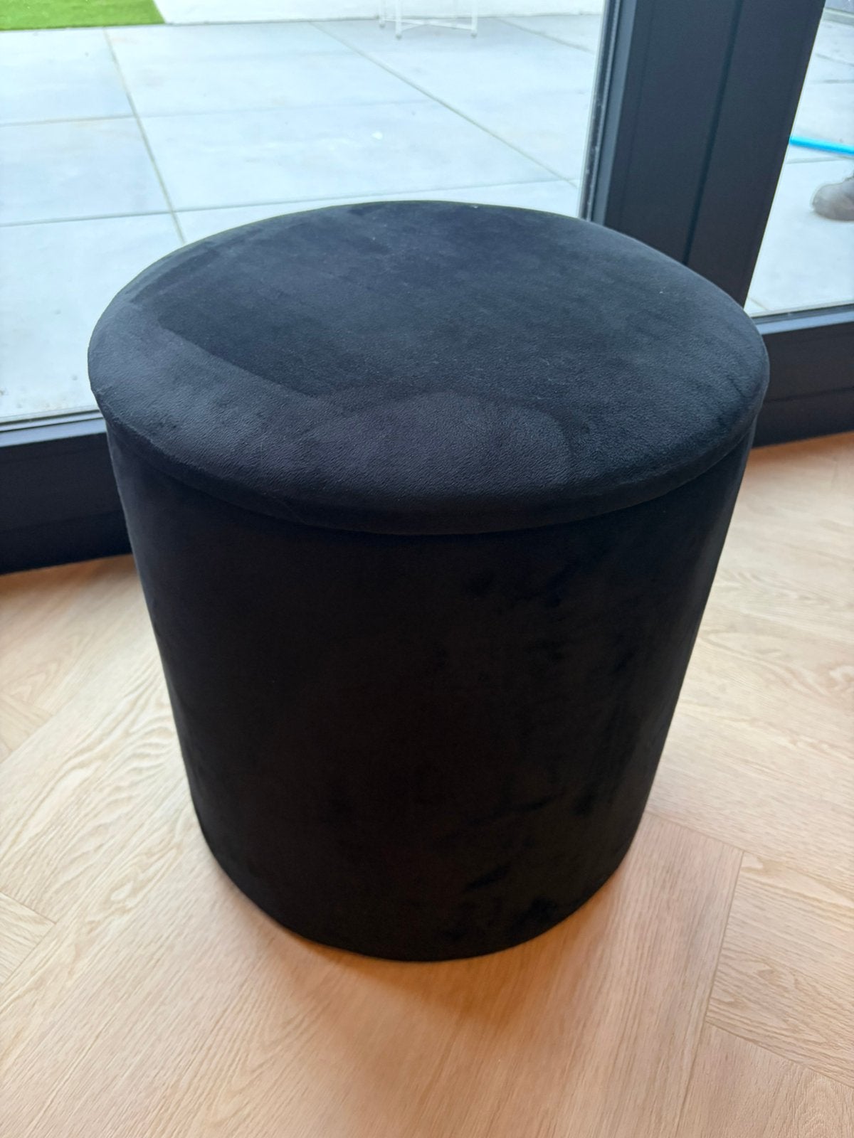 Poef met opberg ruimte, Ophalen, Zo goed als nieuw, Rond, Minder dan 50 cm