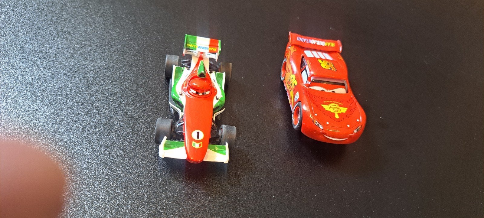 Carrera Disney race auto,s, Ophalen of Verzenden, Zo goed als nieuw, Beeldje of Figuurtje