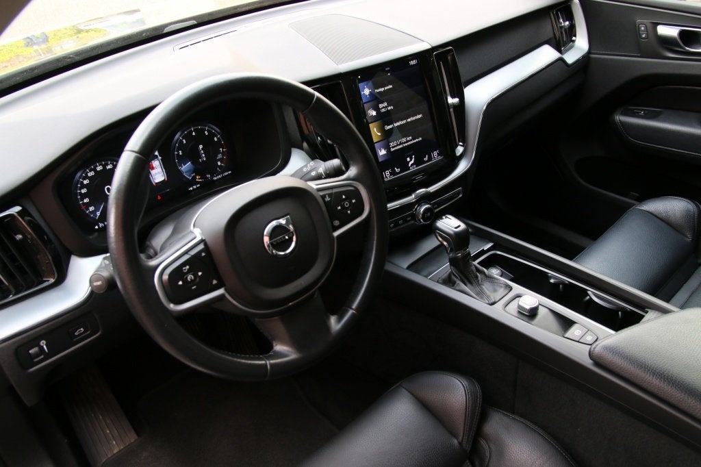 Volvo XC60 2.0 T5 Momentum Pro (bj 2018, automaat), Auto's, Volvo, 12 maanden, Gebruikt, 4 cilinders, Zwart