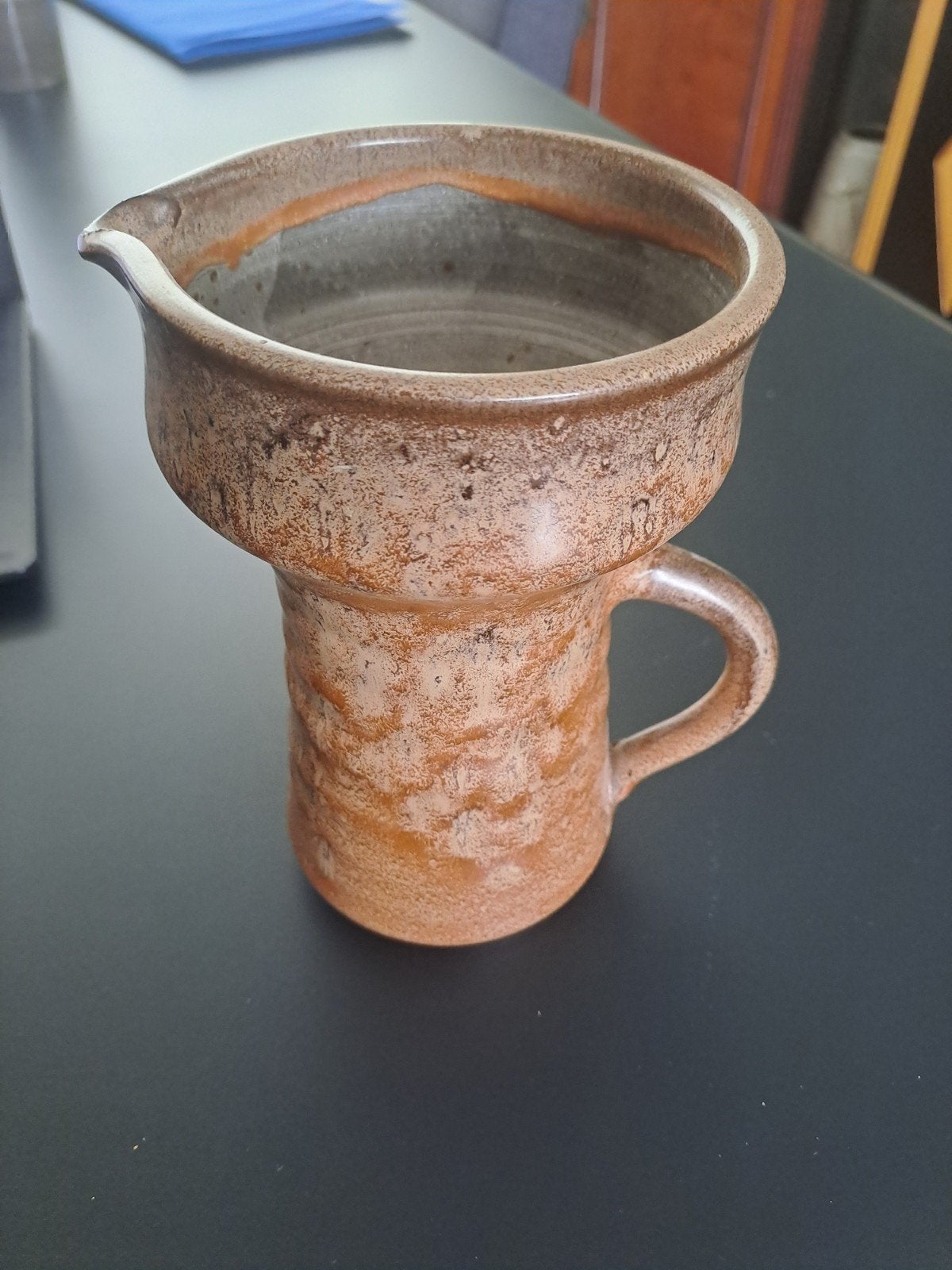 Mobach mooie vaas / schenkkan met oor, Ophalen