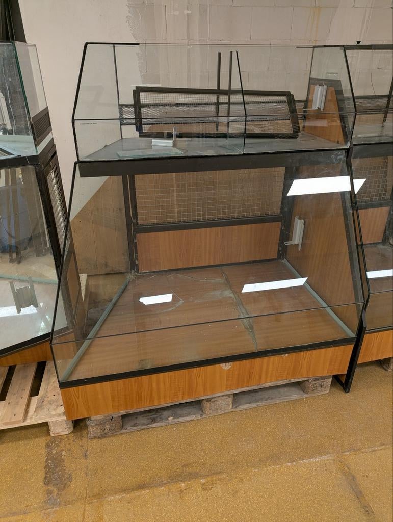 Dierenverblijf glas  eerlijk bieden dan is he prima, Dieren en Toebehoren, Ophalen, Hok, 110 cm of meer, Gebruikt