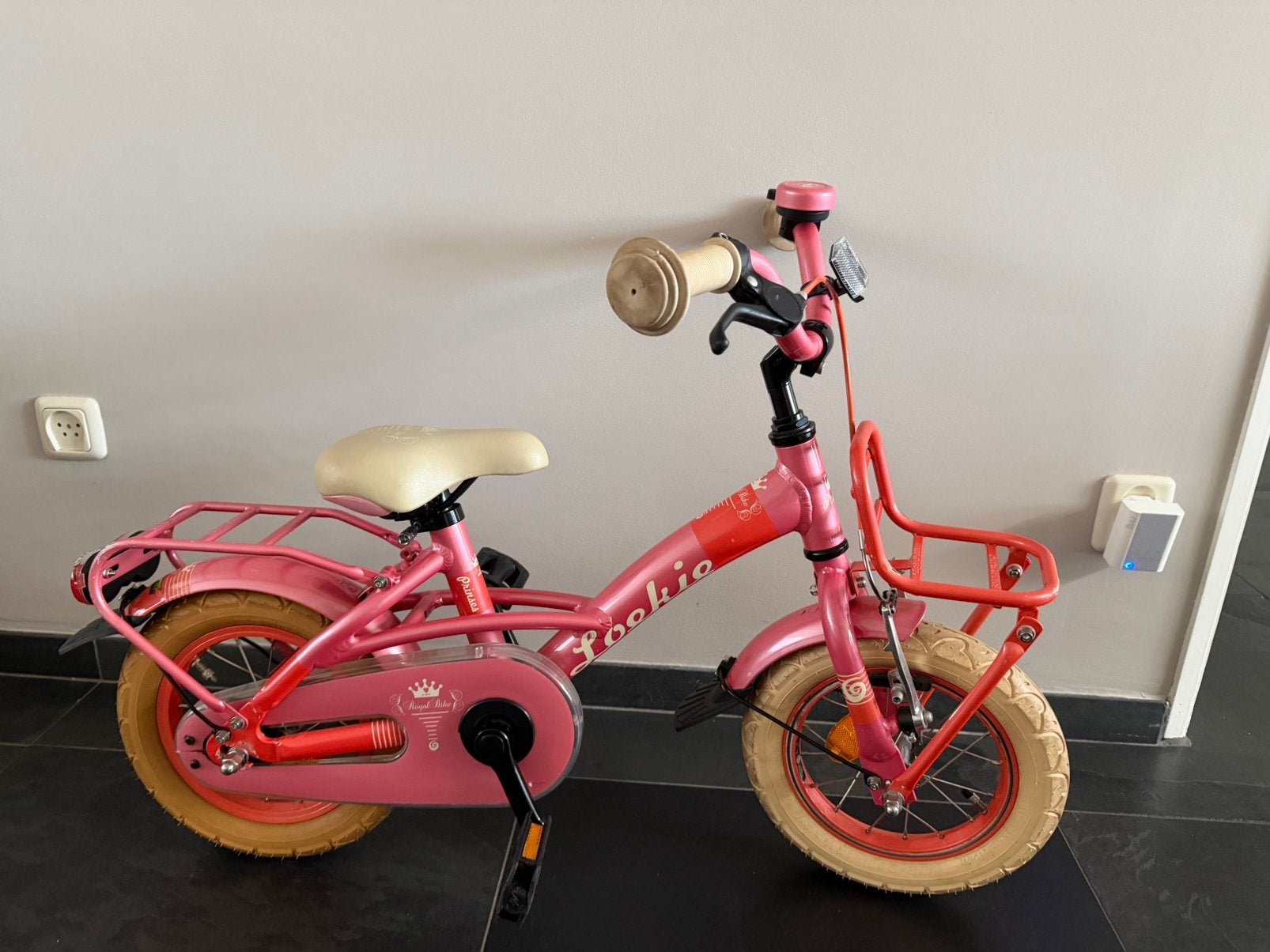 Meisjesfiets 12 inch Loekie Prinses, Ophalen, Zo goed als nieuw, Minder dan 16 inch, Zijwieltjes