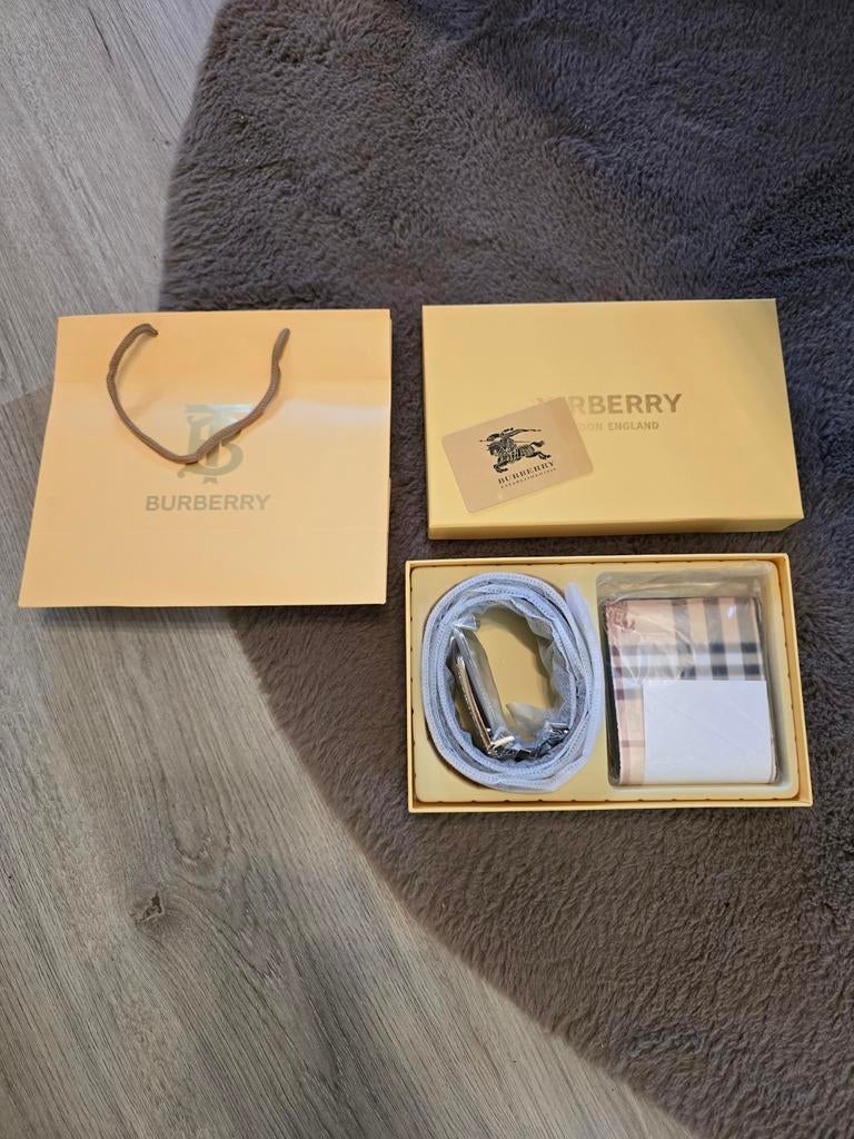 Burberry riem en portemonnee set, Ophalen of Verzenden, Nieuw, Zwart