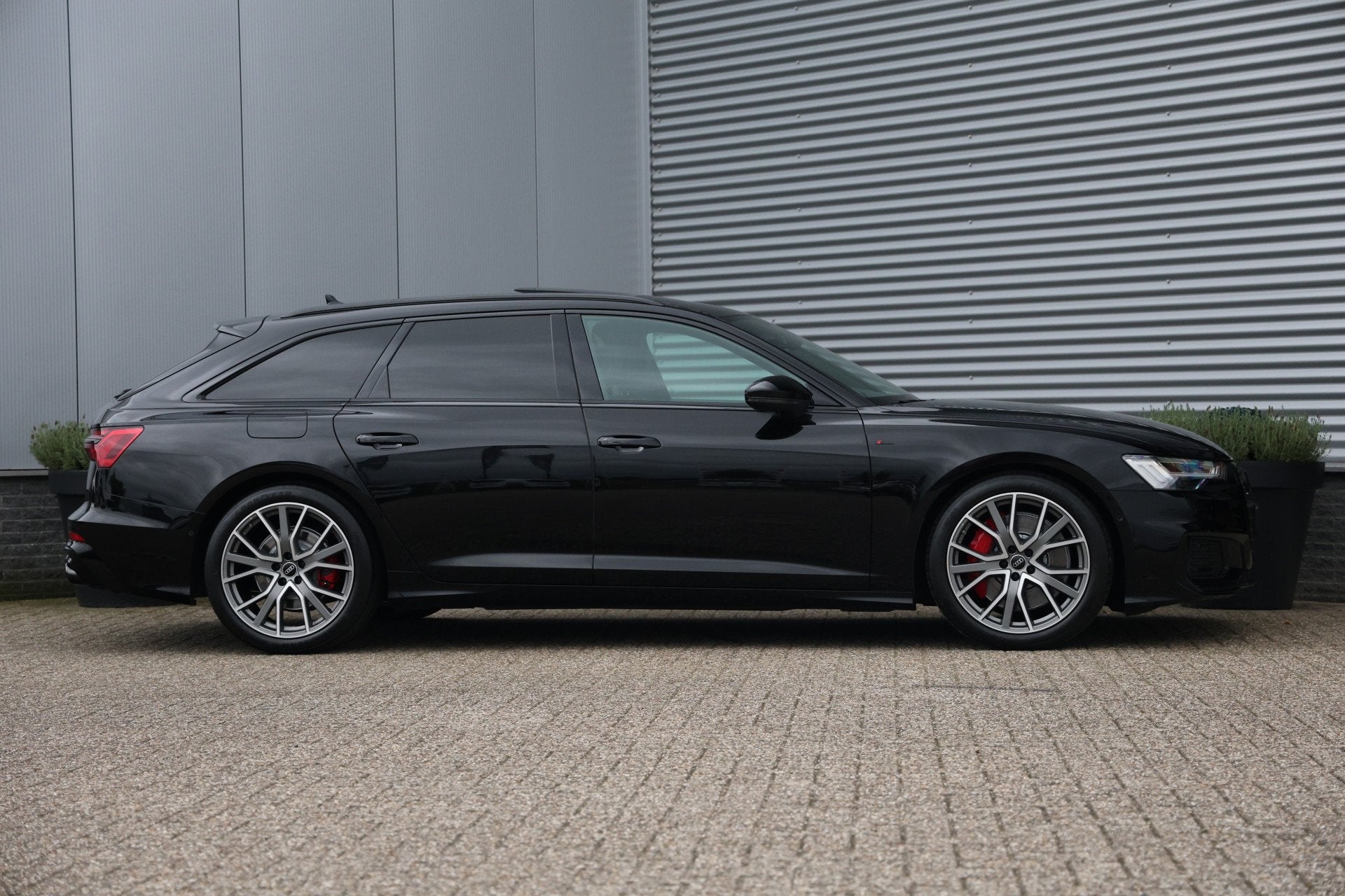 Audi A6 Avant 55 TFSI e Quattro Competition S-Line Black 367, Automaat, Dealer onderhouden, Gebruikt, Leder en Stof