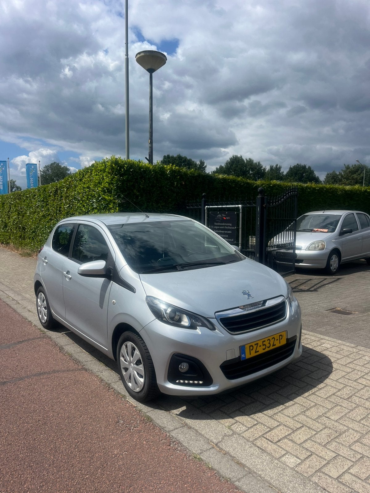Peugeot 108 1.0 12V E-vti 51KW 5DR 2017 Grijs, Voorwielaandrijving, 4 stoelen, Origineel Nederlands, Bedrijf