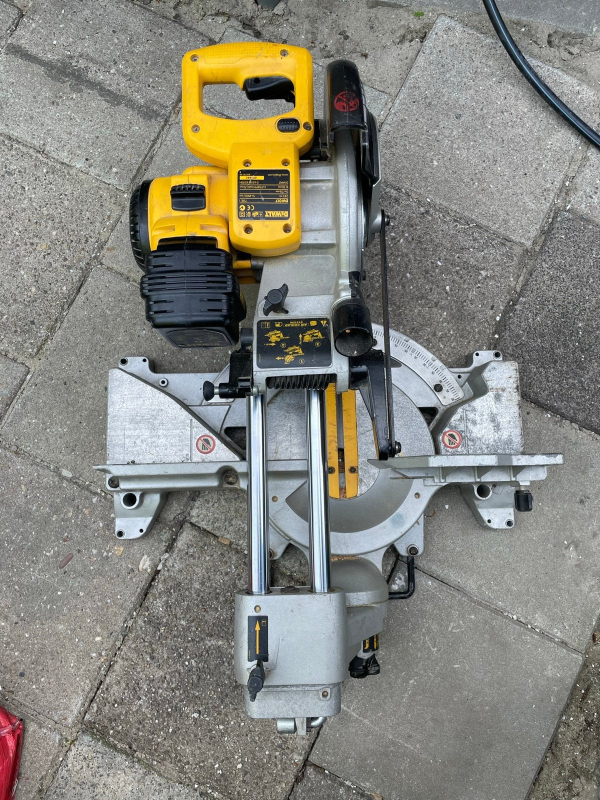 DeWalt accu afkortzaag en boorhammer, Ophalen, Gebruikt, 600 tot 1200 watt, Afkortzaag