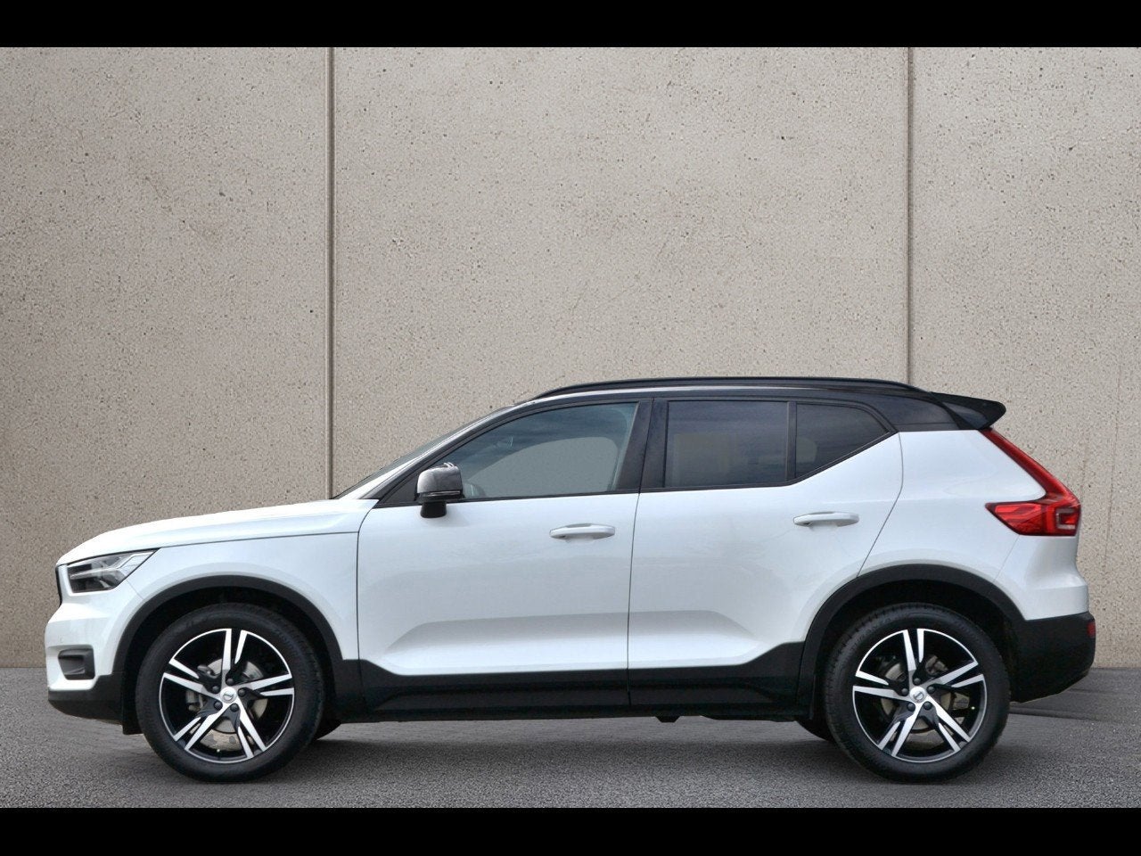 Volvo XC40 1.5 T2 R-Design | Navigatie | Achteruitrijcamera, Voorwielaandrijving, Gebruikt, 129 pk, Wit