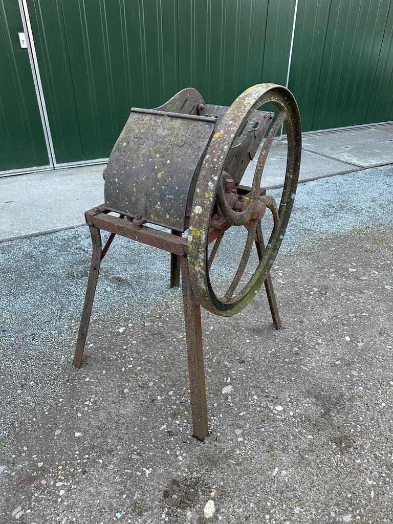 Antieke Bietenmolen - Decoratief Landbouwwerktuig, Ophalen