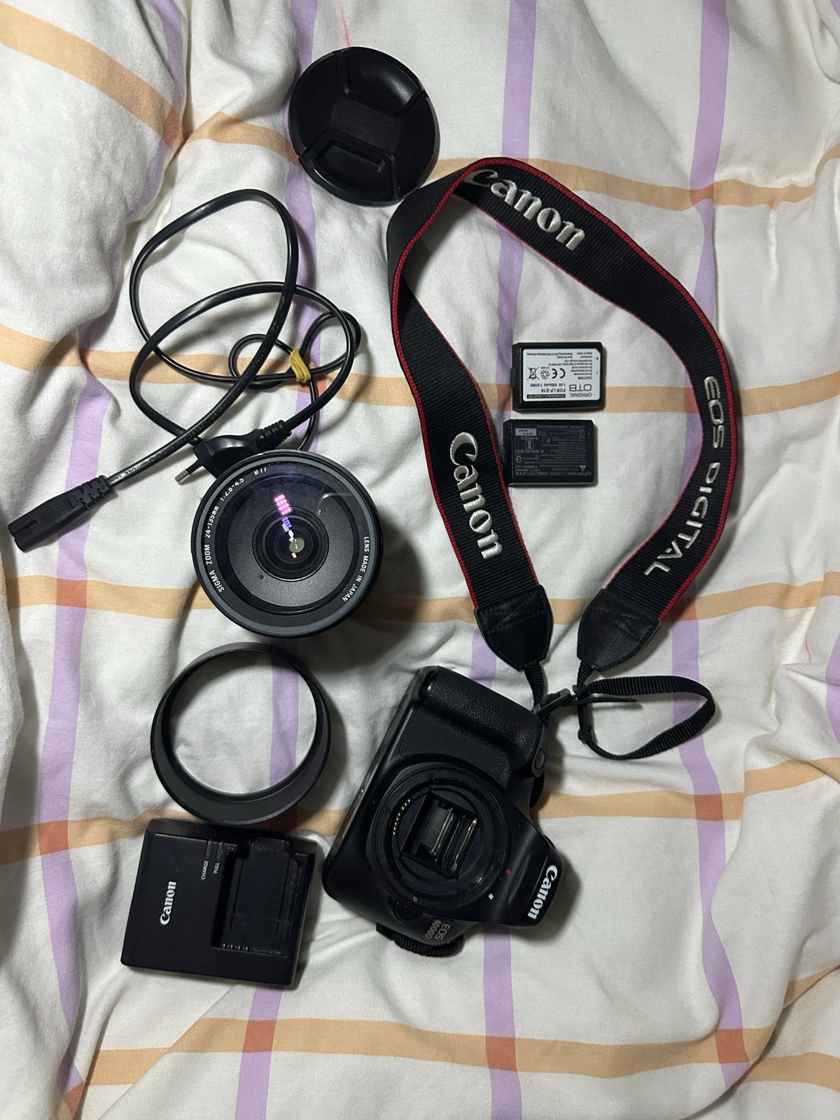 Canon EOS 4000D + Sigma 24-135mm lens + accessoires, Spiegelreflex, Canon, Zo goed als nieuw, 4 t/m 7 keer