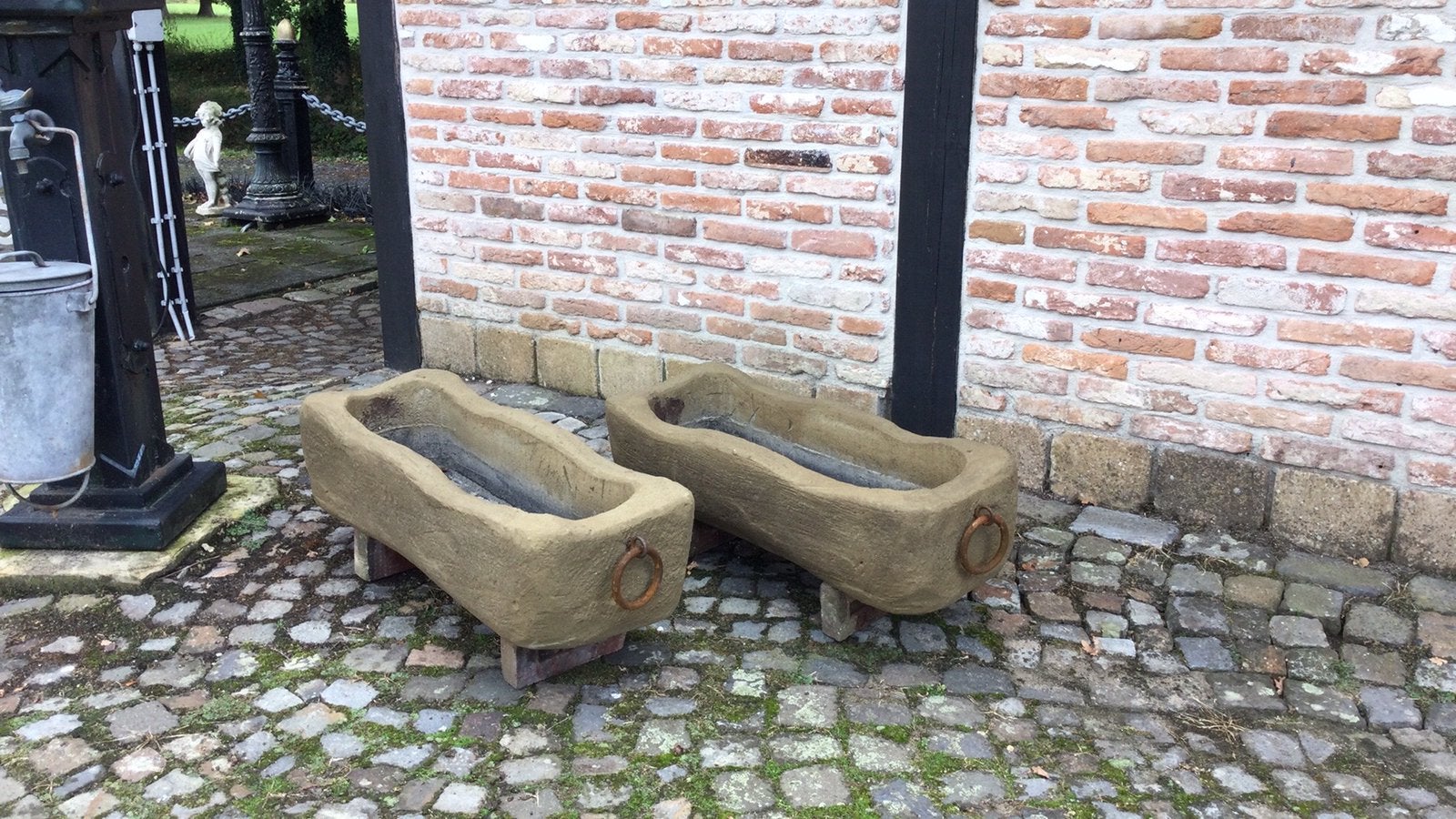 Oude  troggen, ambachtelijk gemaakt, met ijzeren ringen., Ophalen, Steen, Minder dan 30 cm, Rond