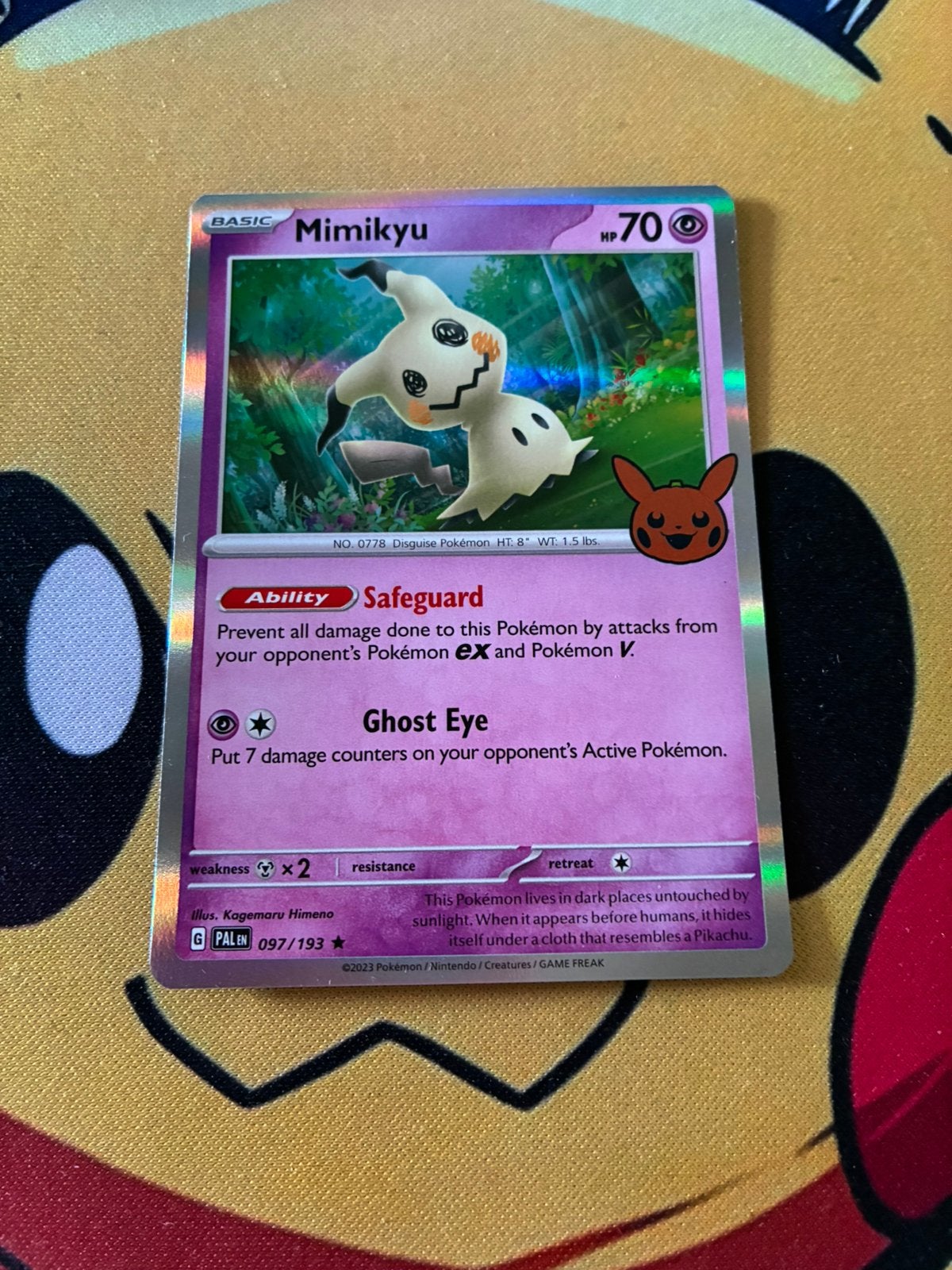 Mimikyu 097/193 – Paldea Evolved – Halloween Stamped Holo, Ophalen of Verzenden, Zo goed als nieuw