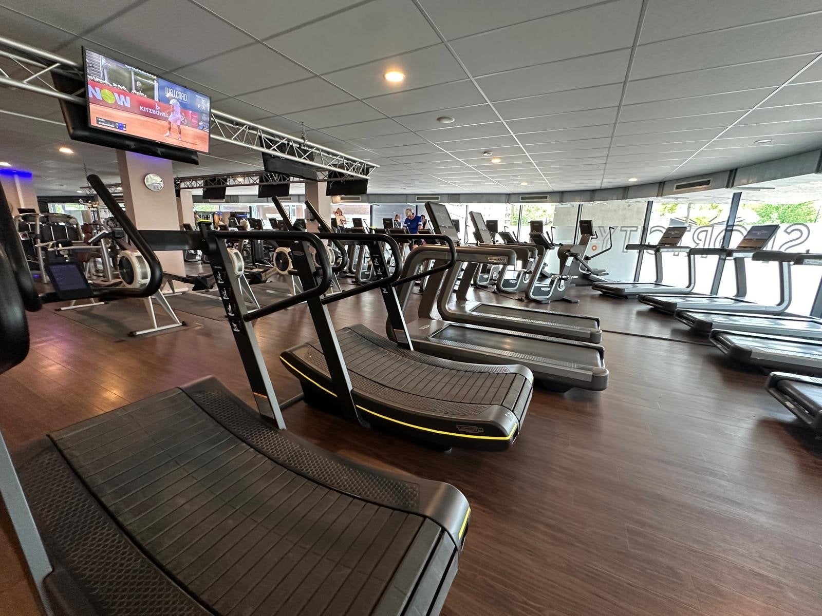 Complete Technogym Fitnessapparatuur Set - Cardio & Kracht, Sport en Fitness, Ophalen, Gebruikt, Armen, Crosstrainer